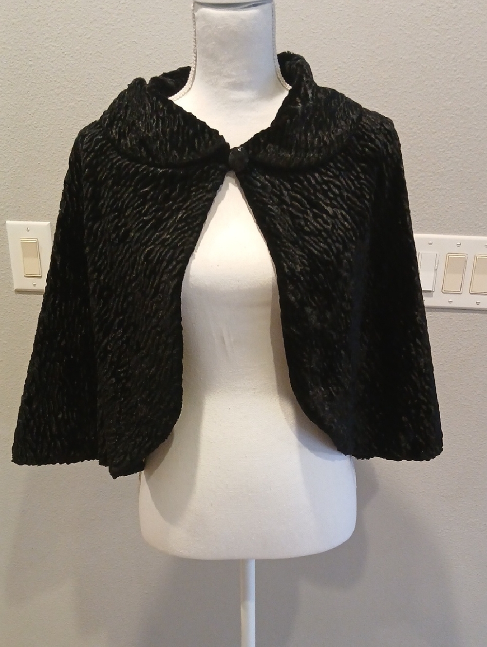 Vintage Lela Rose Black Textured Cropped Capelet Sweater shawl Cover Wrap 2x 3x
